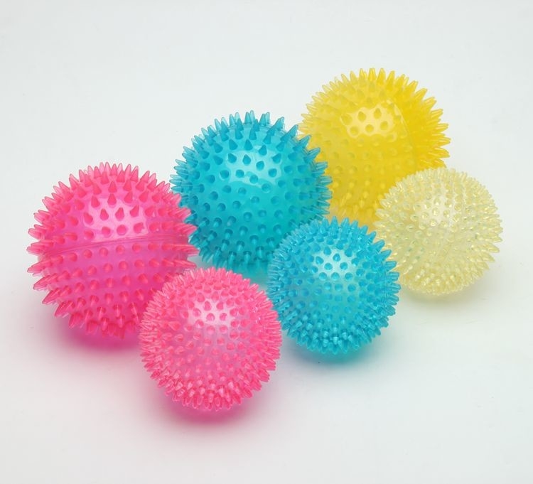 Eco - Friendly TPR Dog Toy Interactive Spiky Bouncing Ball For Large Dog